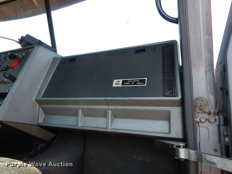 image for item DG6988 1997 Mack CH613  semi truck