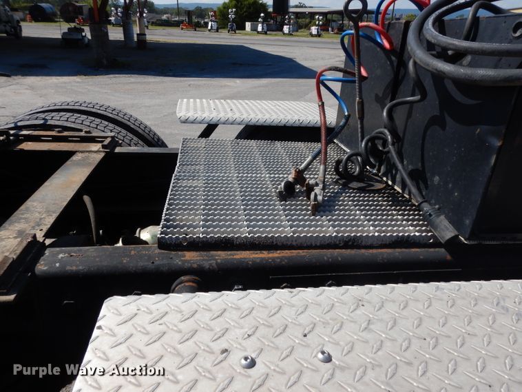 image for item DG6988 1997 Mack CH613  semi truck