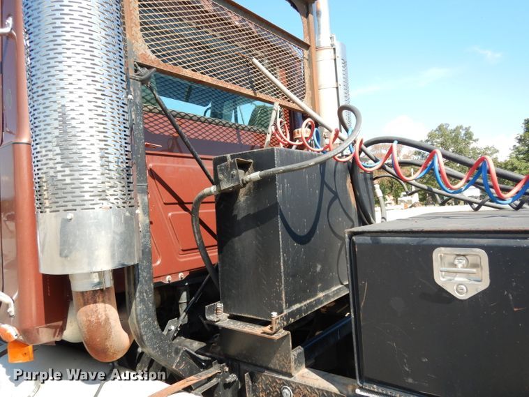 image for item DG6988 1997 Mack CH613  semi truck