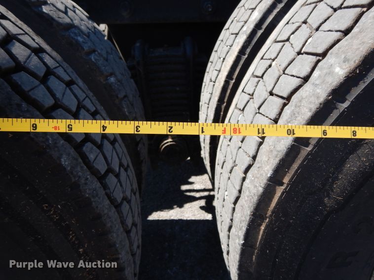 image for item DG6988 1997 Mack CH613  semi truck