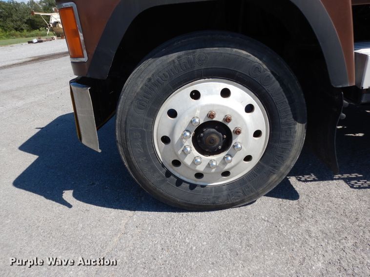 image for item DG6988 1997 Mack CH613  semi truck