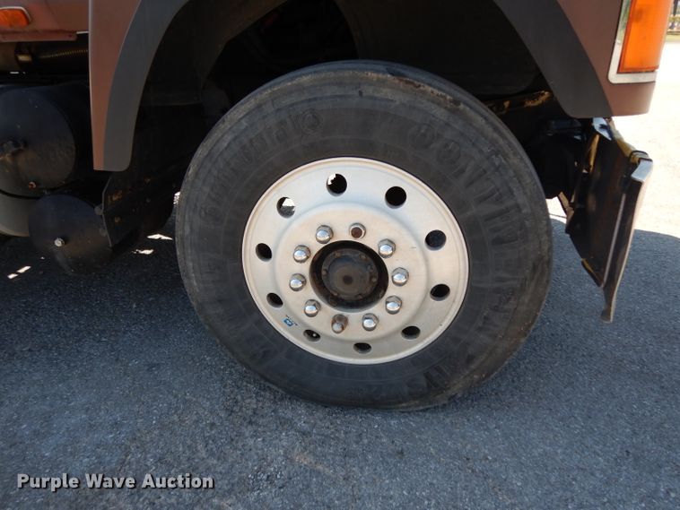 image for item DG6988 1997 Mack CH613  semi truck