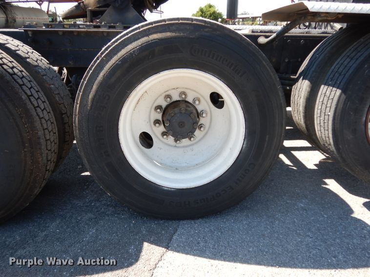 image for item DG6988 1997 Mack CH613  semi truck