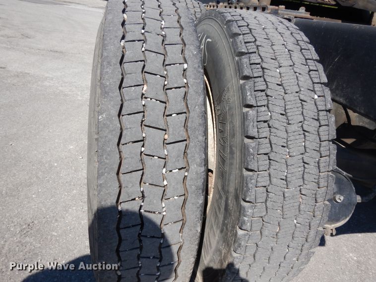 image for item DG6988 1997 Mack CH613  semi truck