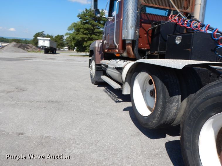 image for item DG6988 1997 Mack CH613  semi truck