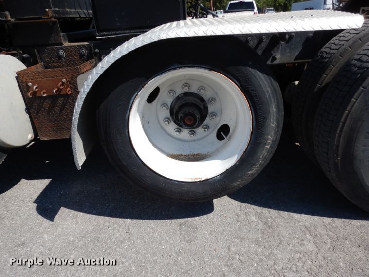 image for item DG6988 1997 Mack CH613  semi truck