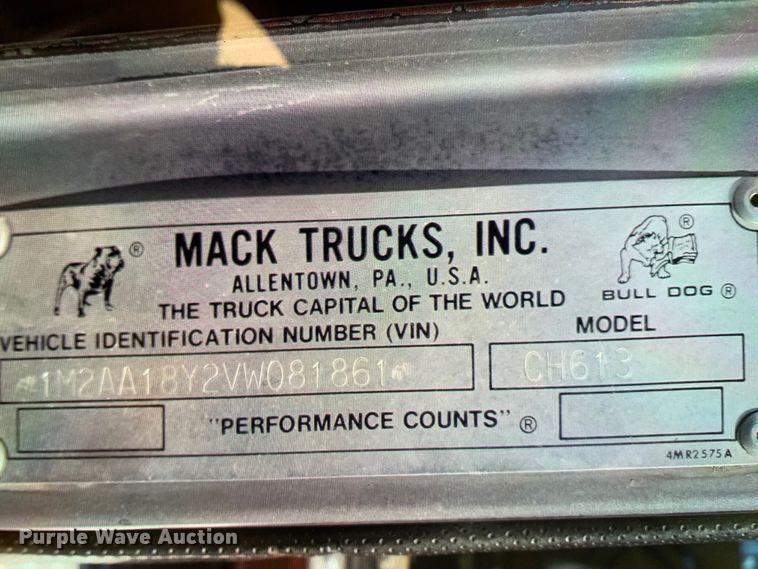 image for item DG6988 1997 Mack CH613  semi truck