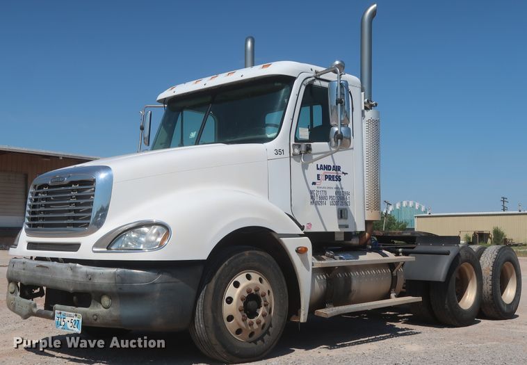 image for item DH0995 2006 Freightliner Columbia  semi truck