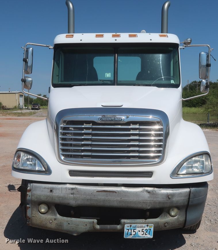 image for item DH0995 2006 Freightliner Columbia  semi truck