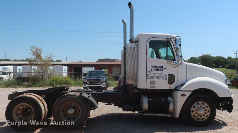 image for item DH0995 2006 Freightliner Columbia  semi truck