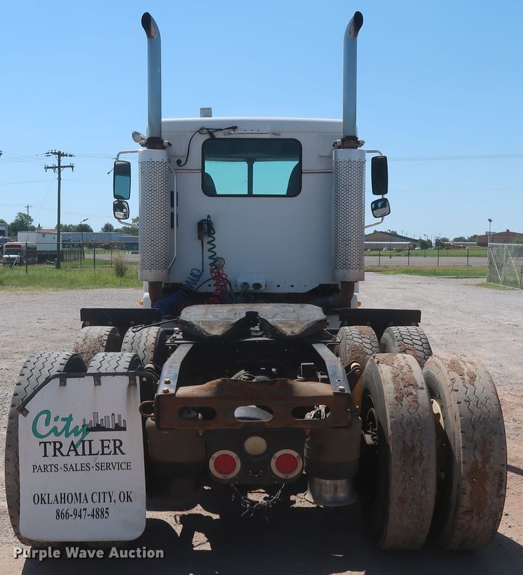 image for item DH0995 2006 Freightliner Columbia  semi truck