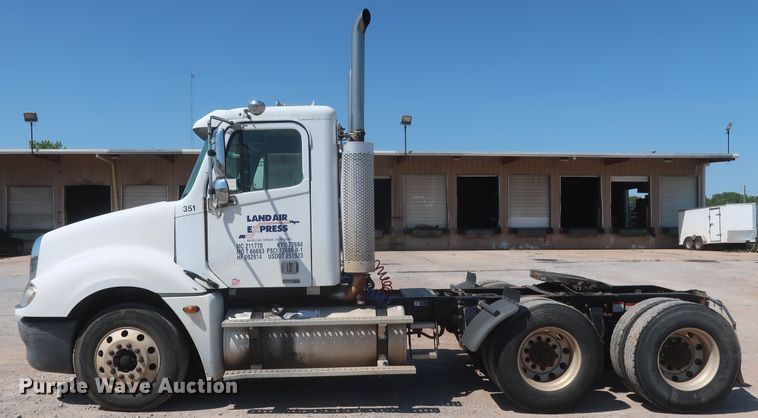 image for item DH0995 2006 Freightliner Columbia  semi truck