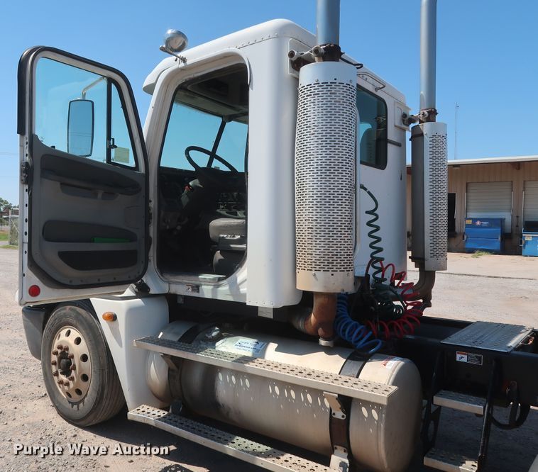 image for item DH0995 2006 Freightliner Columbia  semi truck