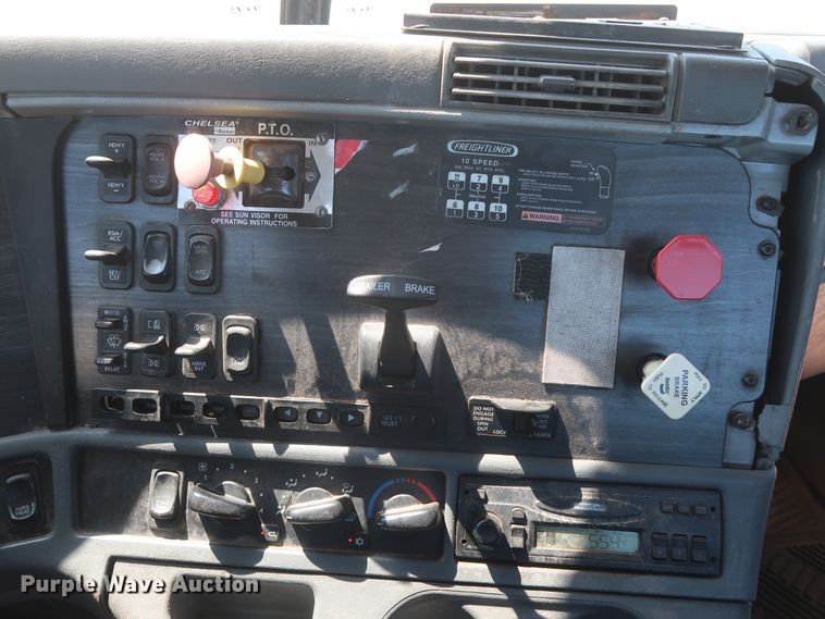 image for item DH0995 2006 Freightliner Columbia  semi truck