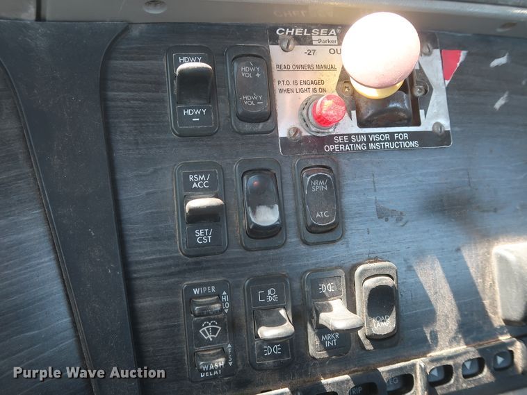 image for item DH0995 2006 Freightliner Columbia  semi truck