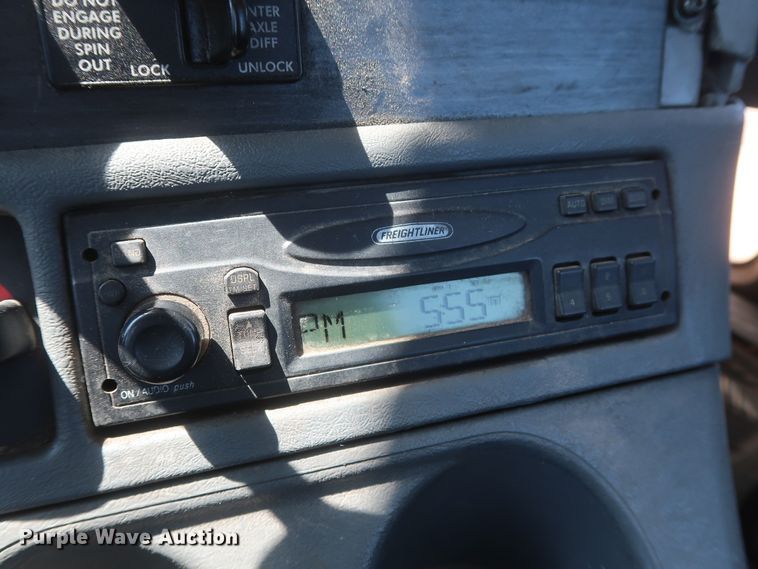 image for item DH0995 2006 Freightliner Columbia  semi truck