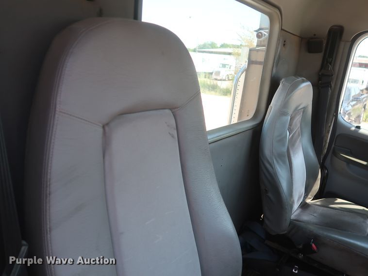 image for item DH0995 2006 Freightliner Columbia  semi truck