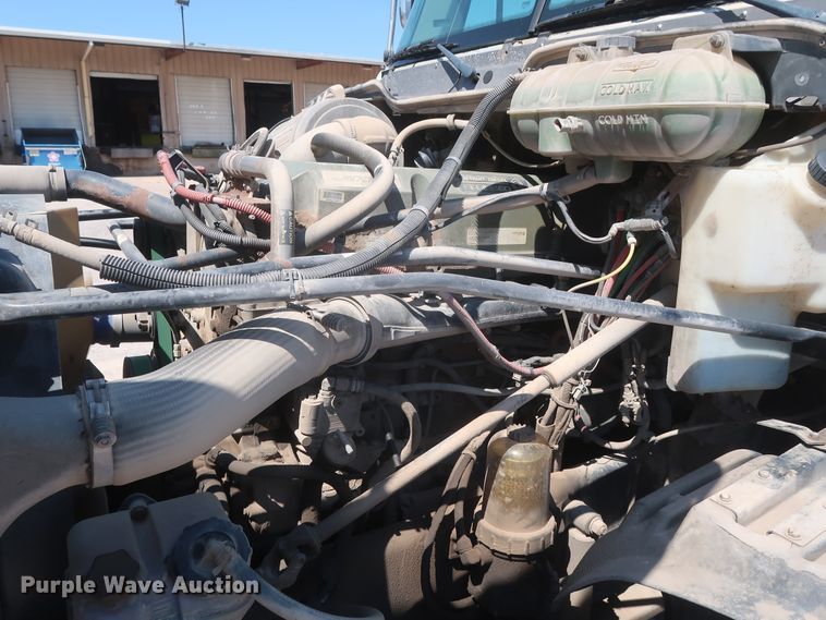 image for item DH0995 2006 Freightliner Columbia  semi truck