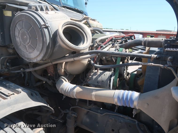 image for item DH0995 2006 Freightliner Columbia  semi truck