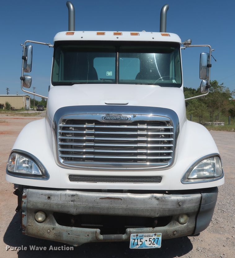 image for item DH0995 2006 Freightliner Columbia  semi truck