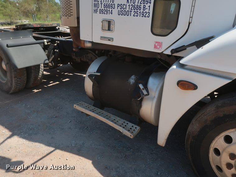 image for item DH0995 2006 Freightliner Columbia  semi truck