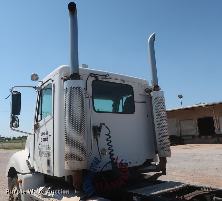 image for item DH0995 2006 Freightliner Columbia  semi truck