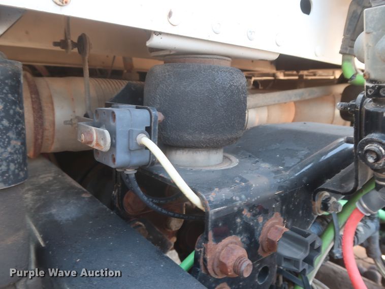 image for item DH0995 2006 Freightliner Columbia  semi truck