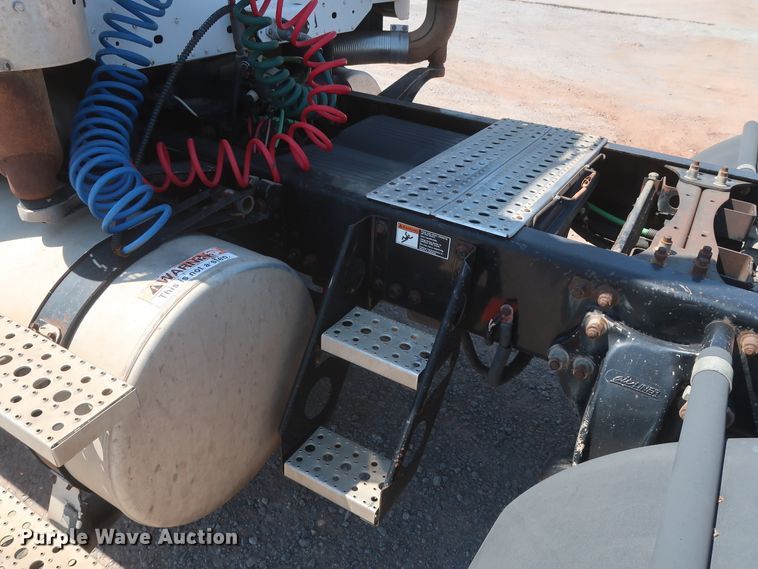 image for item DH0995 2006 Freightliner Columbia  semi truck