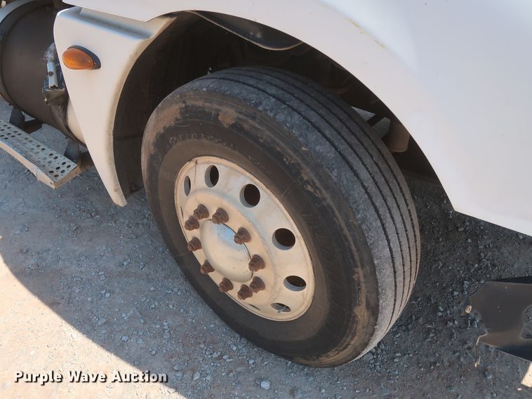 image for item DH0995 2006 Freightliner Columbia  semi truck