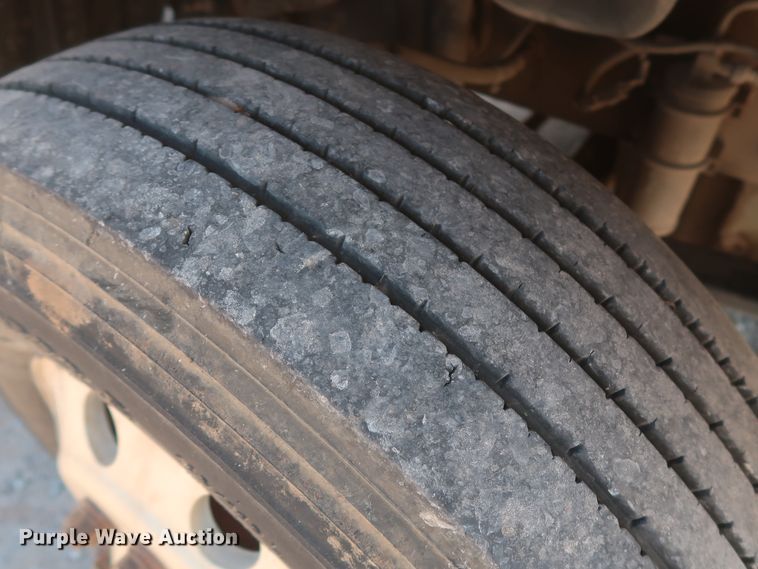 image for item DH0995 2006 Freightliner Columbia  semi truck