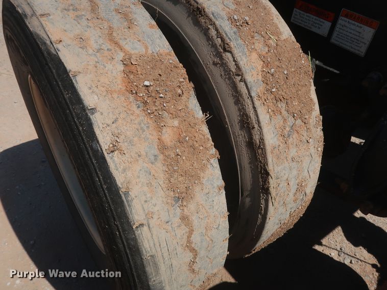 image for item DH0995 2006 Freightliner Columbia  semi truck