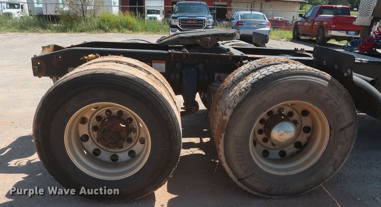 image for item DH0995 2006 Freightliner Columbia  semi truck