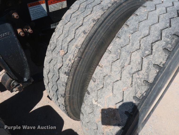 image for item DH0995 2006 Freightliner Columbia  semi truck