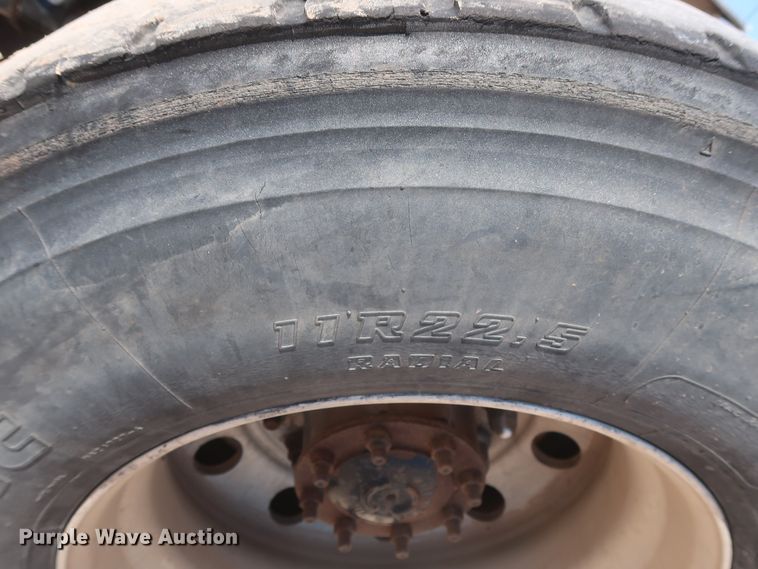 image for item DH0995 2006 Freightliner Columbia  semi truck