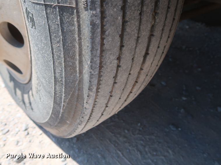 image for item DH0995 2006 Freightliner Columbia  semi truck