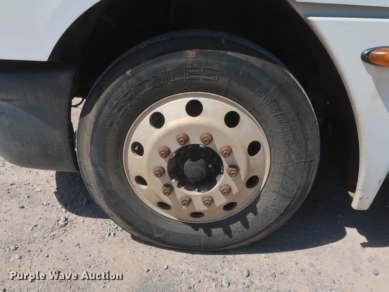 image for item DH0995 2006 Freightliner Columbia  semi truck