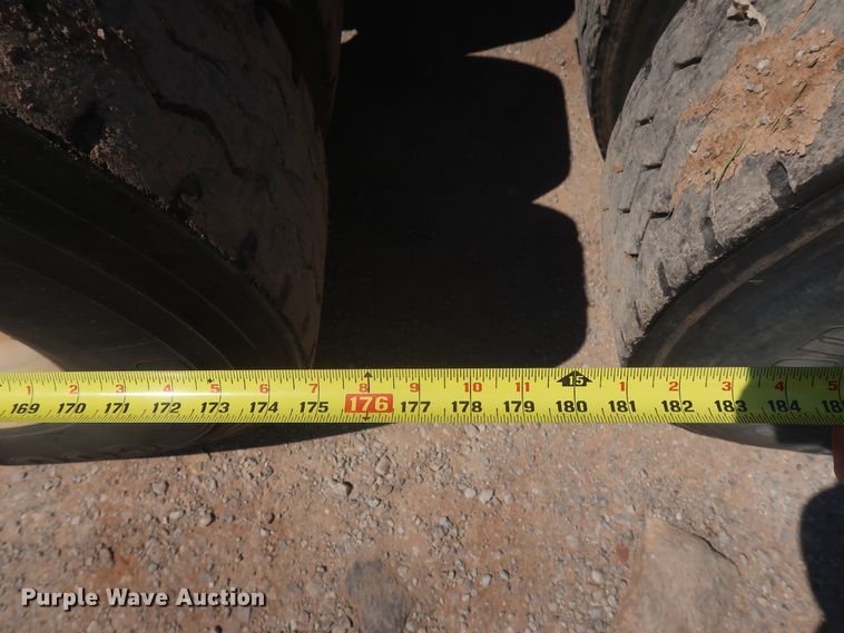 image for item DH0995 2006 Freightliner Columbia  semi truck