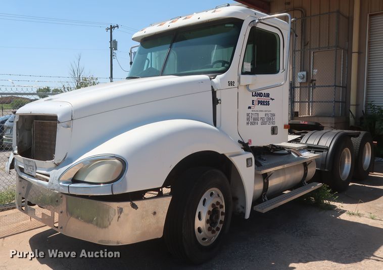 image for item DH0997 2003 Freightliner Columbia  semi truck
