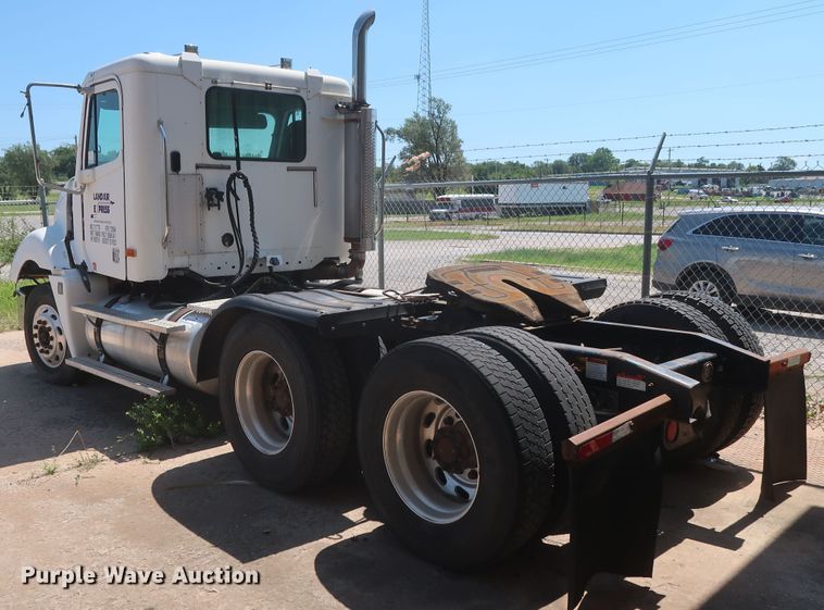 image for item DH0997 2003 Freightliner Columbia  semi truck