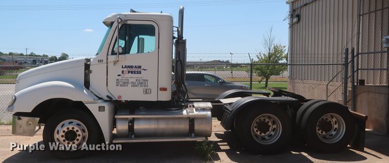 image for item DH0997 2003 Freightliner Columbia  semi truck