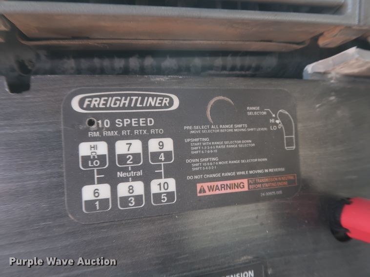 image for item DH0997 2003 Freightliner Columbia  semi truck