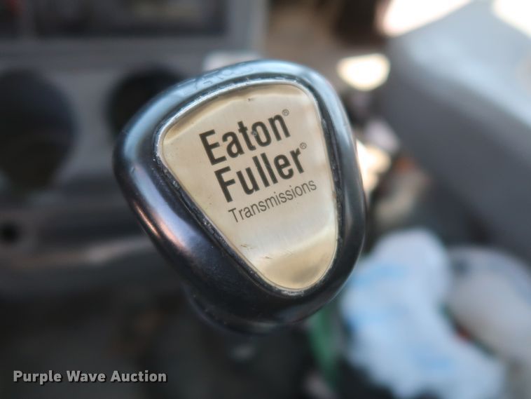 image for item DH0997 2003 Freightliner Columbia  semi truck