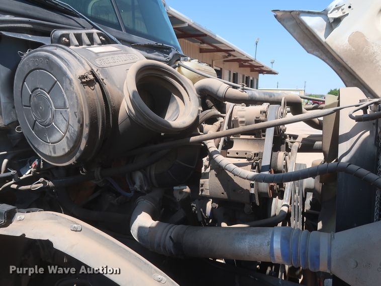 image for item DH0997 2003 Freightliner Columbia  semi truck