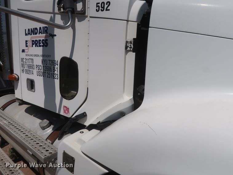 image for item DH0997 2003 Freightliner Columbia  semi truck