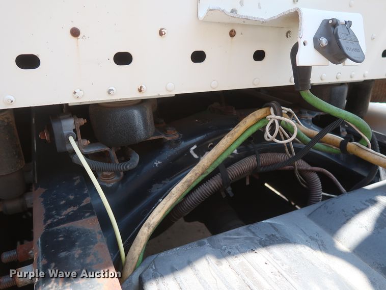 image for item DH0997 2003 Freightliner Columbia  semi truck