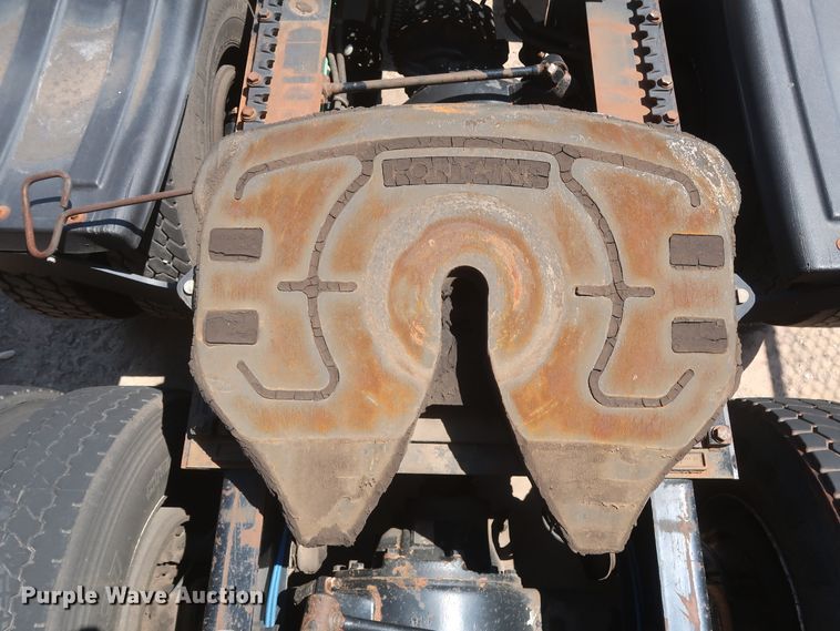 image for item DH0997 2003 Freightliner Columbia  semi truck