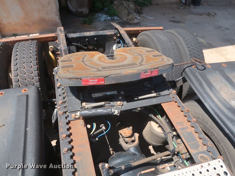 image for item DH0997 2003 Freightliner Columbia  semi truck