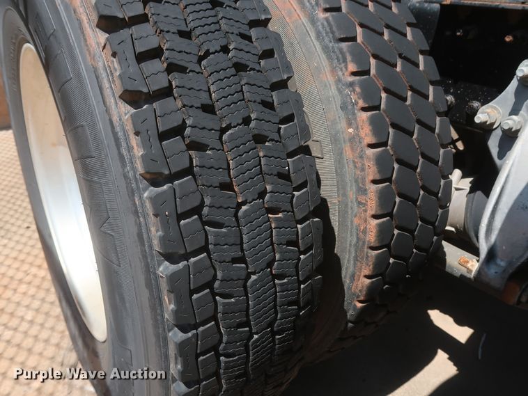 image for item DH0997 2003 Freightliner Columbia  semi truck