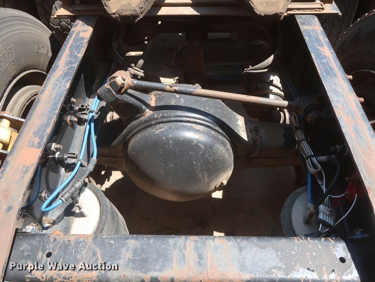 image for item DH0997 2003 Freightliner Columbia  semi truck