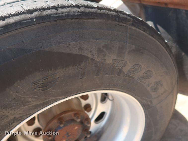 image for item DH0997 2003 Freightliner Columbia  semi truck